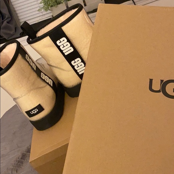 UGG BOOTS - Picture 4 of 5